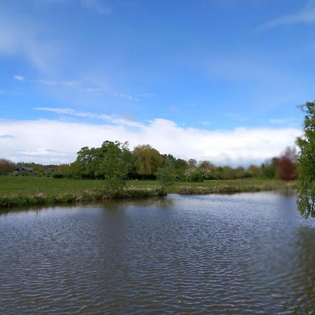 Safari Lodge 'Linge-Zicht' Tiel Exteriör bild