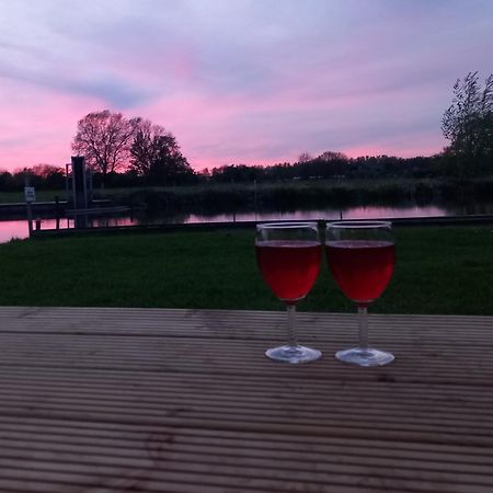 Safari Lodge 'Linge-Zicht' Tiel Exteriör bild