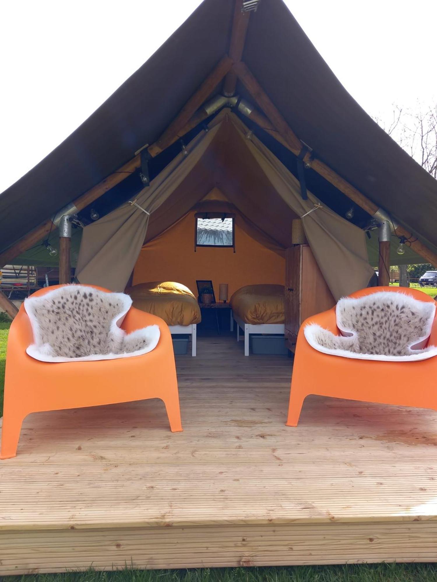 Safari Lodge 'Linge-Zicht' Tiel Exteriör bild
