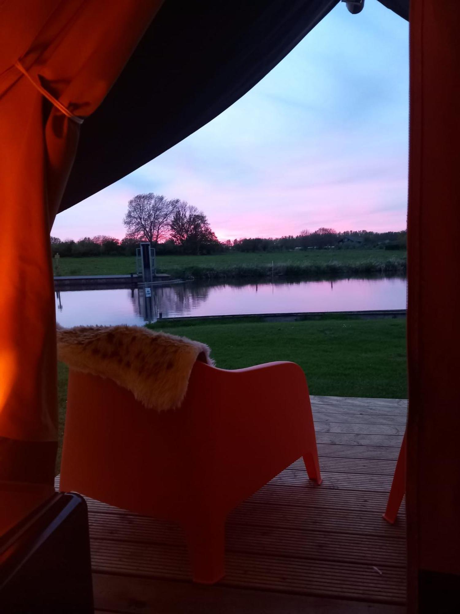 Safari Lodge 'Linge-Zicht' Tiel Exteriör bild