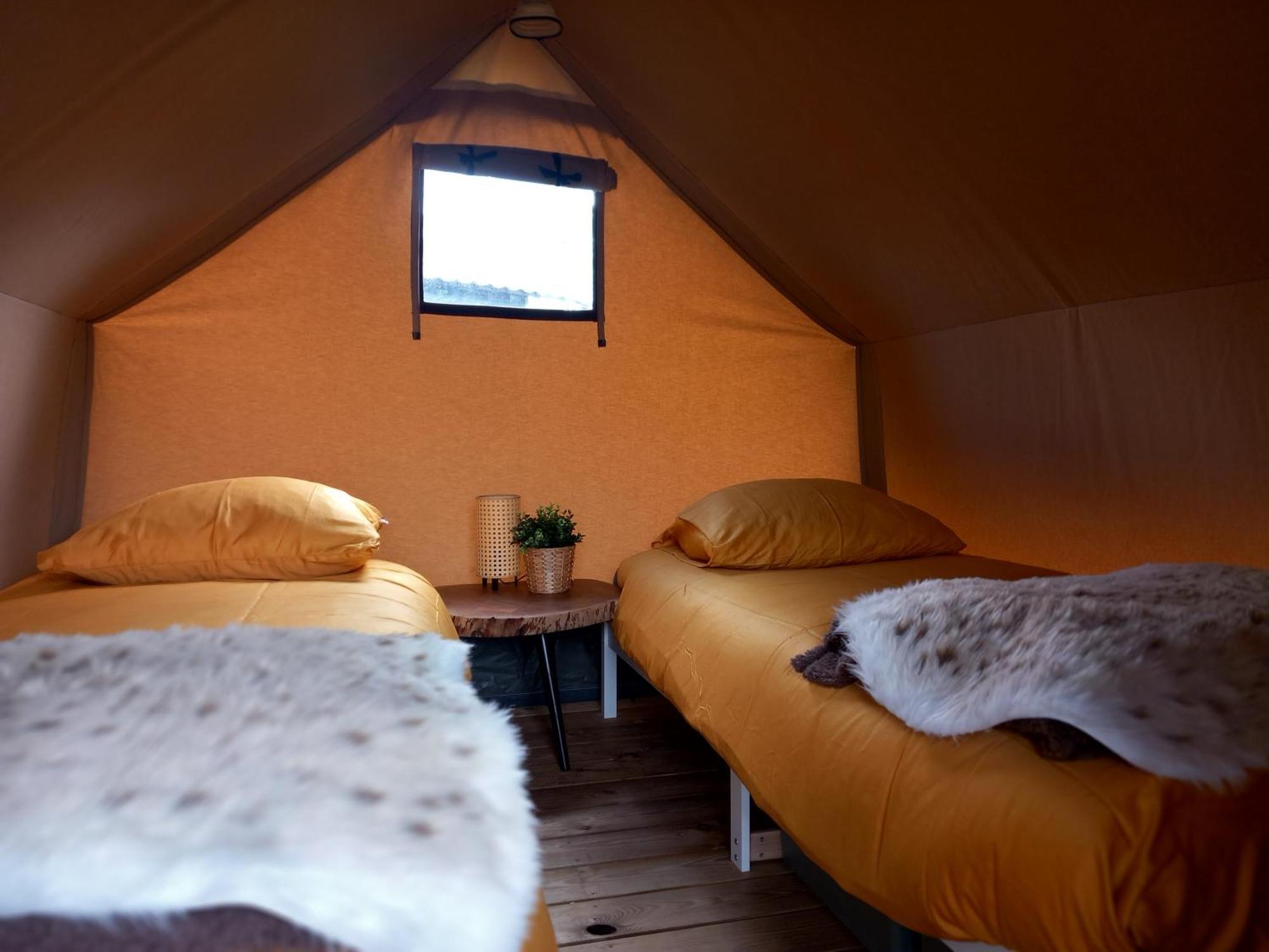 Safari Lodge 'Linge-Zicht' Tiel Exteriör bild