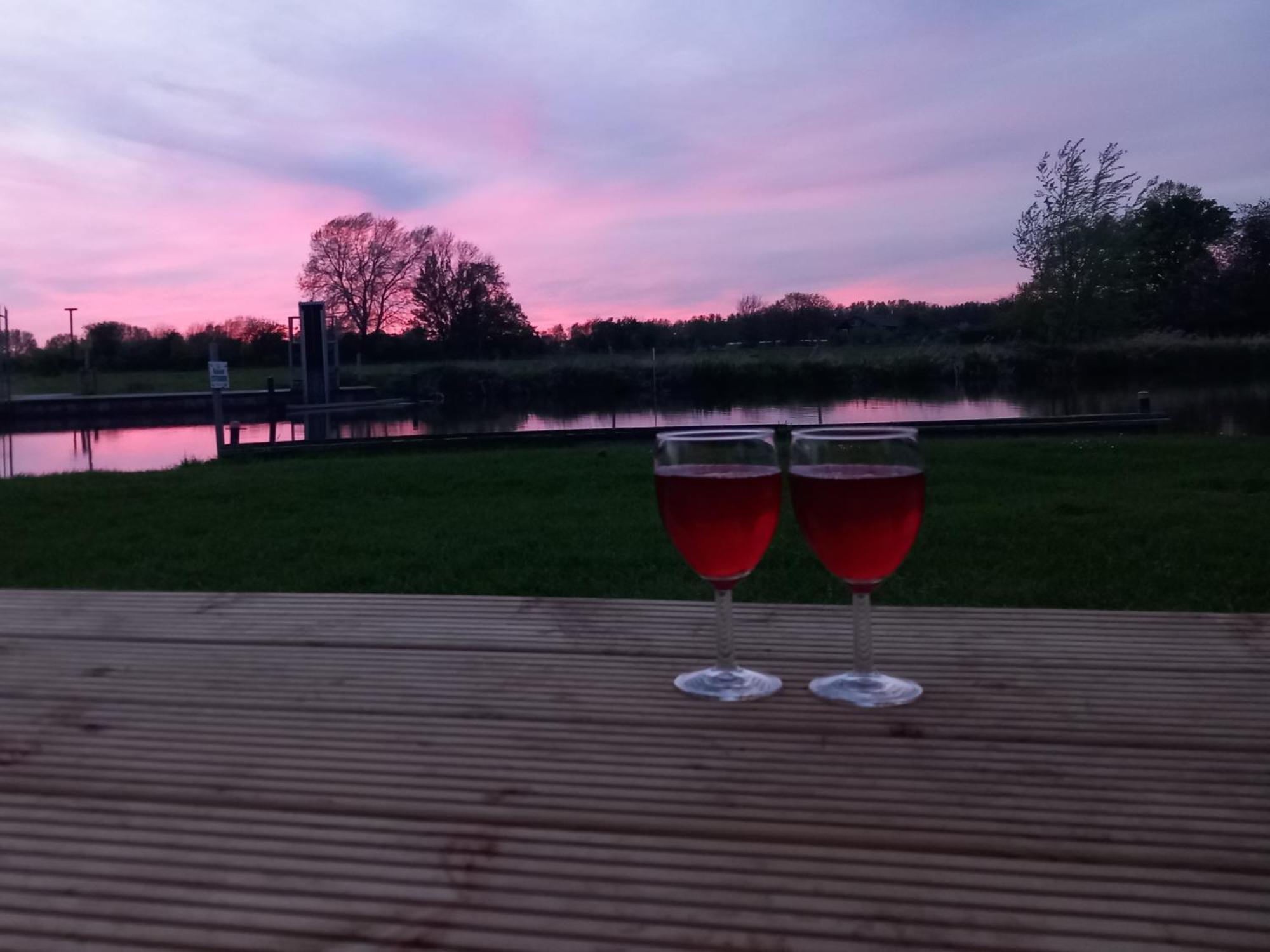 Safari Lodge 'Linge-Zicht' Tiel Exteriör bild